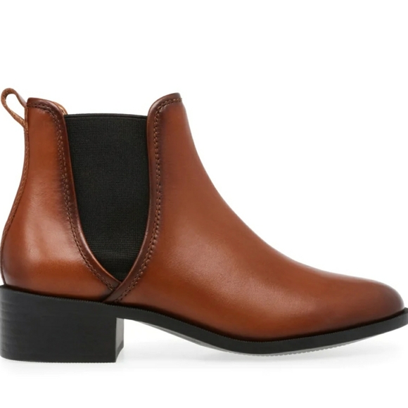 Timeless Chic Steve Madden Cognac Leather Chelsea Boots - Picture 3 of 7